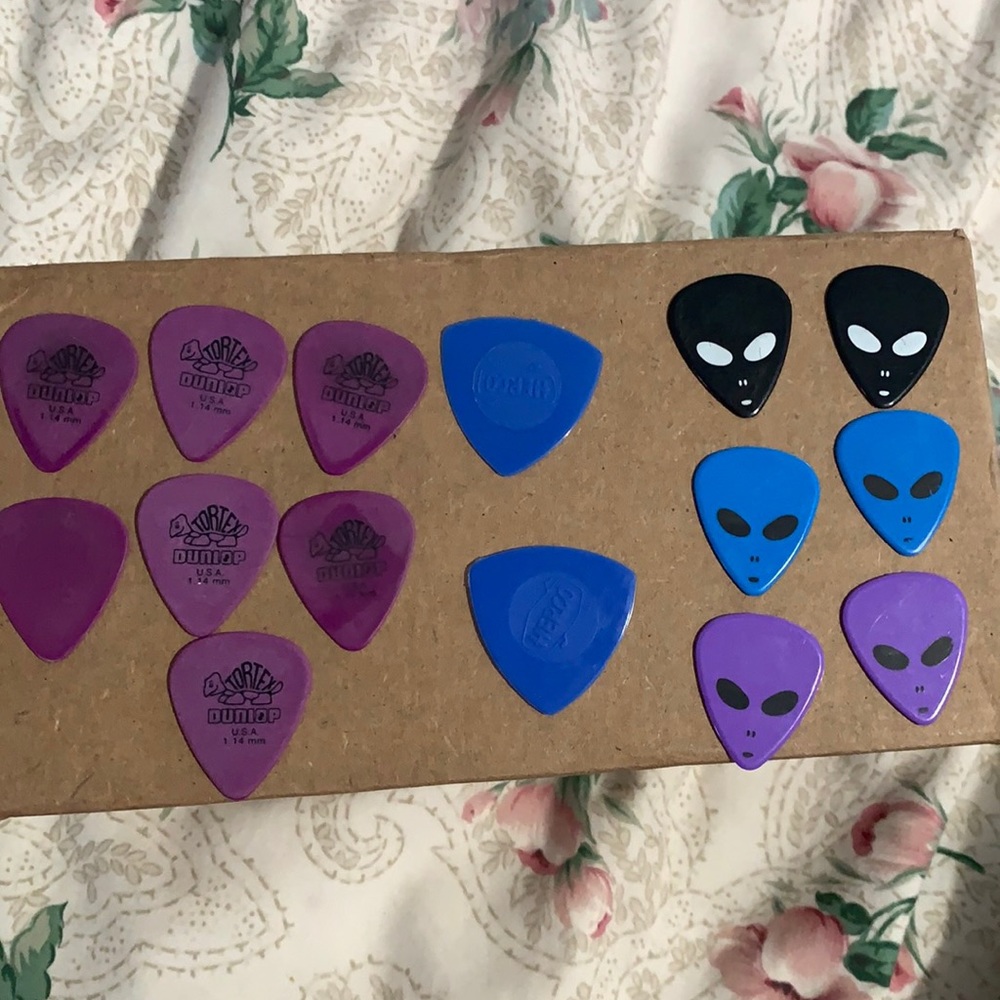 15 guitar picks!Some never used some slightly used